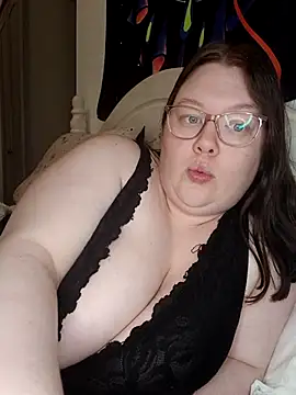 Sexycurvyemilyy online show from April 18, 10:43 pm