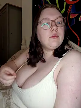 Sexycurvyemilyy online show from April 21, 8:55 pm