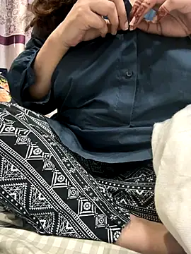 Snapshot of Sexybomb33 chatting on December 2, 2:01 pm Sexybomb33 online show from December 2, 2:01 pm