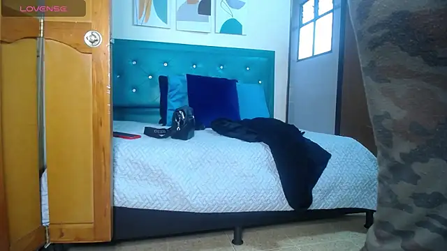 Snapshot of victoria__milf_ chatting on December 18, 1:56 pm victoria milf online show from December 18, 1:56 pm