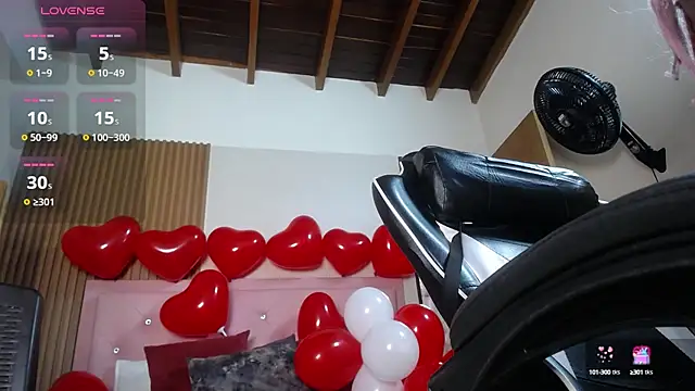 Snapshot of victoria__milf_ chatting on February 14, 7:54 pm victoria milf online show from February 14, 7:54 pm