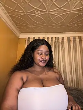 Snapshot of KnockoutBestie chatting on April 18, 6:34 pm KnockoutBestie online show from April 18, 6:34 pm