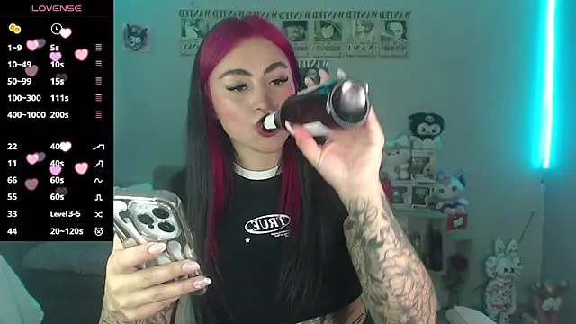 Snapshot of abbie_stone chatting on June 20, 11:07 pm abbie stone online show from June 20, 11:07 pm