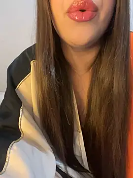 Snapshot of Mayacrayzi chatting on February 7, 8:20 pm Mayacrayzi online show from February 7, 8:20 pm