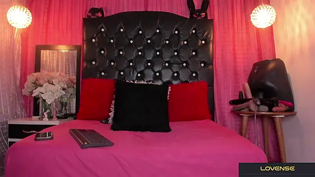 Snapshot of afrika_queen chatting on December 3, 12:51 am afrika queen online show from December 3, 12:51 am