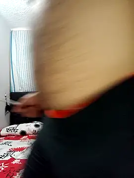 Snapshot of Angeelus2 chatting on December 13, 4:27 pm Angeelus2 online show from December 13, 4:27 pm