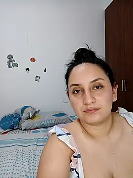 Snapshot of Angeelus2 chatting on April 5, 4:20 am Angeelus2 online show from April 5, 4:20 am