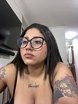 Snapshot of croftsmila chatting on June 27, 12:04 am croftsmila online show from June 27, 12:04 am