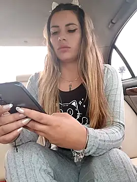 Snapshot of Misscata1106 chatting on October 22, 7:13 pm Misscata1106 online show from October 22, 7:13 pm