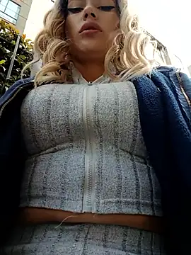 Snapshot of Misscata1106 chatting on December 19, 7:10 pm Misscata1106 online show from December 19, 7:10 pm