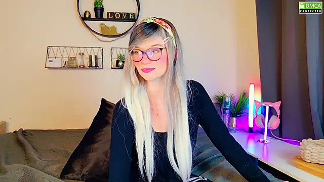 Kittychatte online show from February 4, 8:38 pm