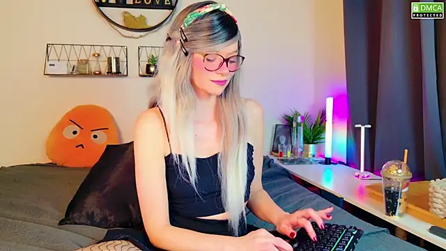 Kittychatte online show from February 13, 8:45 pm