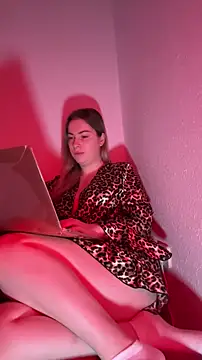 Snapshot of KissMissAngela chatting on November 17, 7:47 am KissMissAngela online show from November 17, 7:47 am