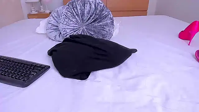Your Girl69XXX online show from July 13, 9:17 pm