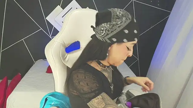 farichell online show from September 11, 8:53 pm