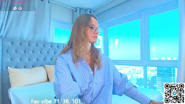 Snapshot of Milf_Tea chatting on May 6, 11:26 am Milf Tea online show from May 6, 11:26 am