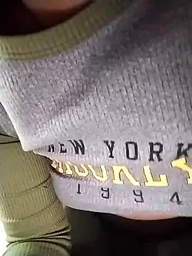 Snapshot of Umaru_uwu chatting on March 7, 6:32 am Umaru uwu online show from March 7, 6:32 am