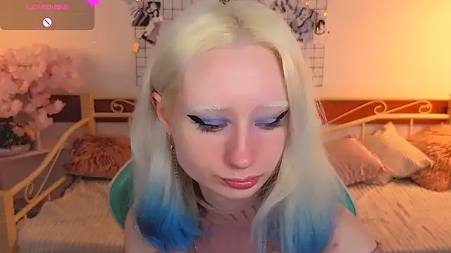 Snapshot of Katia_Kim chatting on February 22, 6:24 am Katia Kim online show from February 22, 6:24 am