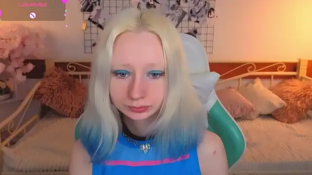 Snapshot of Katia_Kim chatting on February 23, 6:33 am Katia Kim online show from February 23, 6:33 am