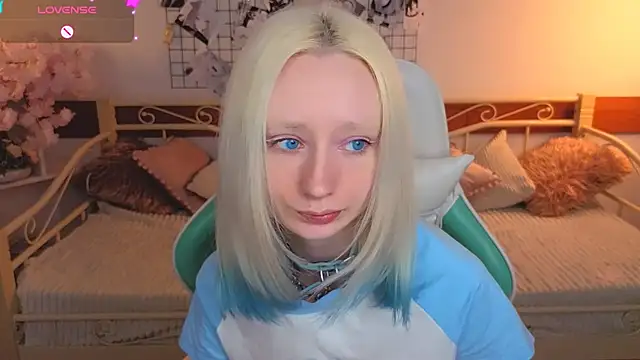 Snapshot of Katia_Kim chatting on February 28, 6:14 am Katia Kim online show from February 28, 6:14 am