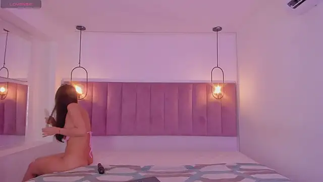 luisah  online show from February 8, 2:47 am