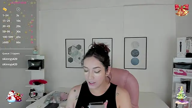 Snapshot of cristal__hot_1 chatting on December 3, 4:03 am cristal  hot 1 online show from December 3, 4:03 am