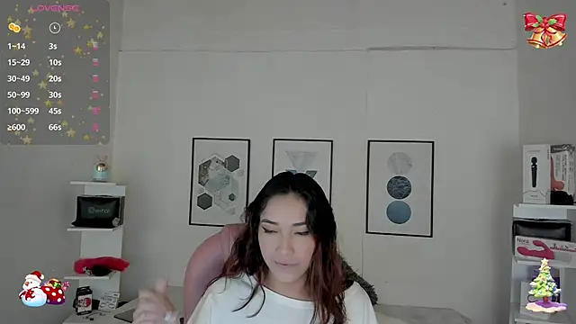 Snapshot of cristal__hot_1 chatting on December 6, 4:03 am cristal  hot 1 online show from December 6, 4:03 am