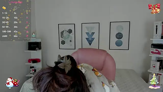 Snapshot of cristal__hot_1 chatting on December 10, 4:02 am cristal  hot 1 online show from December 10, 4:02 am