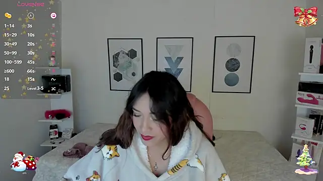Snapshot of cristal__hot_1 chatting on December 14, 10:13 am cristal  hot 1 online show from December 14, 10:13 am