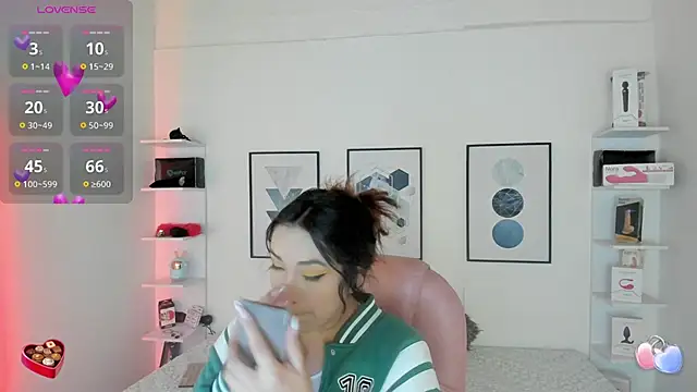 Snapshot of cristal__hot_1 chatting on February 2, 4:05 am cristal  hot 1 online show from February 2, 4:05 am