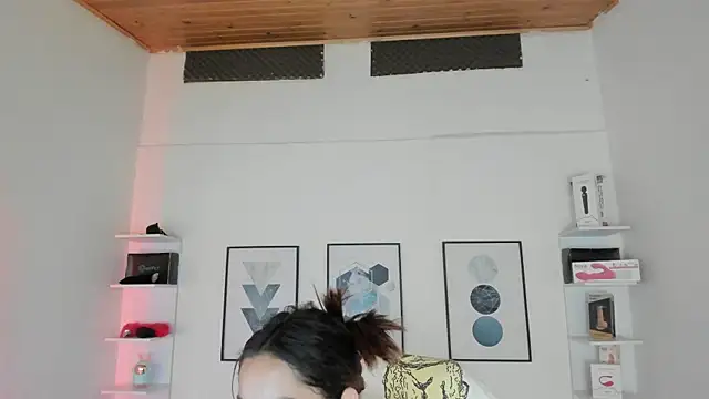 Snapshot of cristal__hot_1 chatting on February 3, 4:04 am cristal  hot 1 online show from February 3, 4:04 am