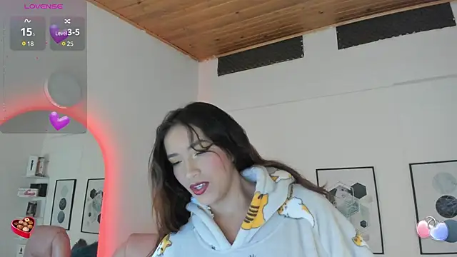 Snapshot of cristal__hot_1 chatting on February 7, 10:08 am cristal  hot 1 online show from February 7, 10:08 am