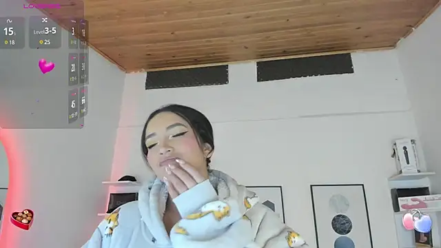 Snapshot of cristal__hot_1 chatting on February 10, 7:15 am cristal  hot 1 online show from February 10, 7:15 am