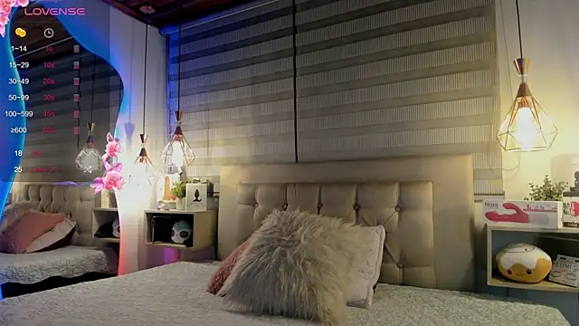 Snapshot of cristal__hot_1 chatting on October 19, 5:08 am cristal  hot 1 online show from October 19, 5:08 am