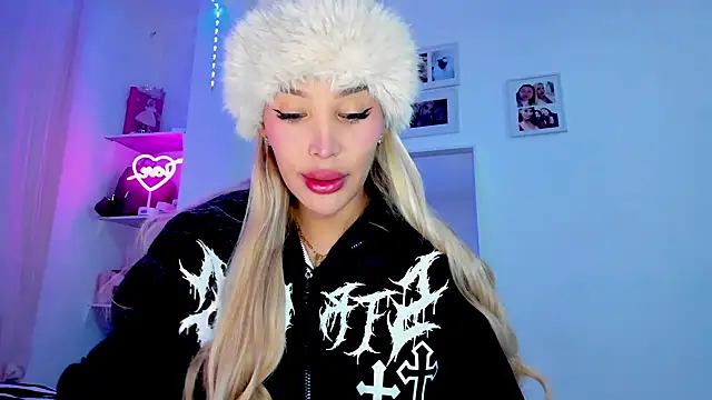  viioletweekend  online show from February 14, 8:05 pm