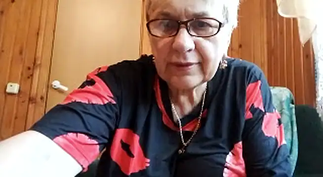 Snapshot of SweetCherry27 chatting on June 20, 4:54 pm SweetCherry27 online show from June 20, 4:54 pm