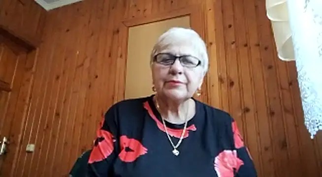 Snapshot of SweetCherry27 chatting on June 21, 5:04 pm SweetCherry27 online show from June 21, 5:04 pm