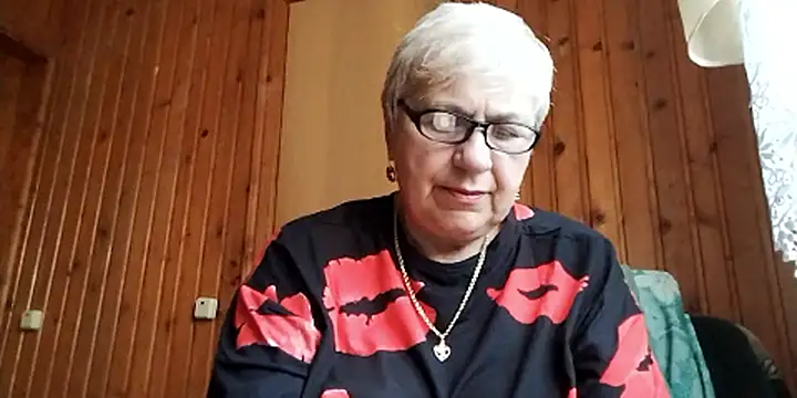 Snapshot of SweetCherry27 chatting on June 22, 3:25 am SweetCherry27 online show from June 22, 3:25 am