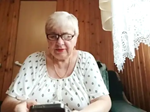 Snapshot of SweetCherry27 chatting on June 22, 3:53 pm SweetCherry27 online show from June 22, 3:53 pm