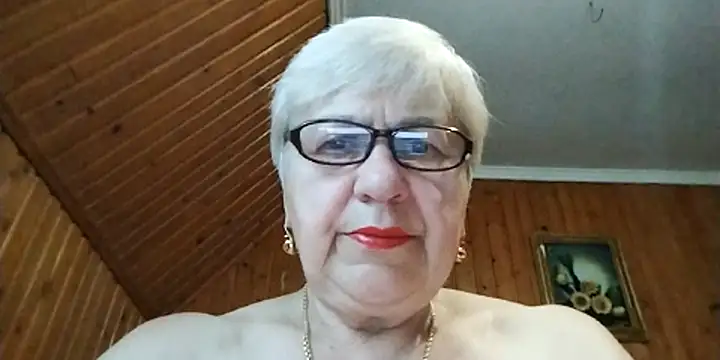 Snapshot of SweetCherry27 chatting on June 25, 2:55 am SweetCherry27 online show from June 25, 2:55 am