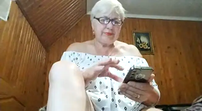 Snapshot of SweetCherry27 chatting on July 2, 4:13 pm SweetCherry27 online show from July 2, 4:13 pm