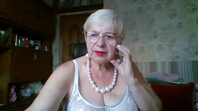 Snapshot of SweetCherry27 chatting on July 9, 4:38 am SweetCherry27 online show from July 9, 4:38 am