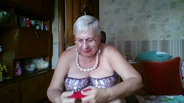 Snapshot of SweetCherry27 chatting on July 15, 4:12 pm SweetCherry27 online show from July 15, 4:12 pm
