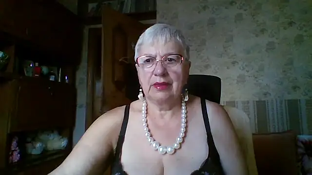 Snapshot of SweetCherry27 chatting on July 18, 5:00 am SweetCherry27 online show from July 18, 5:00 am