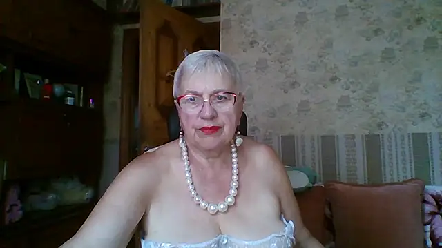 Snapshot of SweetCherry27 chatting on July 20, 12:29 pm SweetCherry27 online show from July 20, 12:29 pm