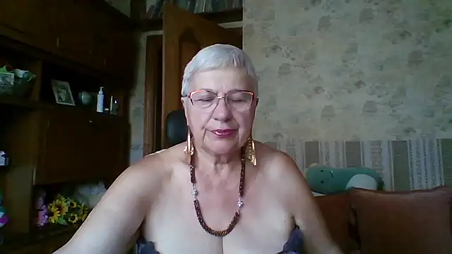 Snapshot of SweetCherry27 chatting on July 27, 9:27 am SweetCherry27 online show from July 27, 9:27 am