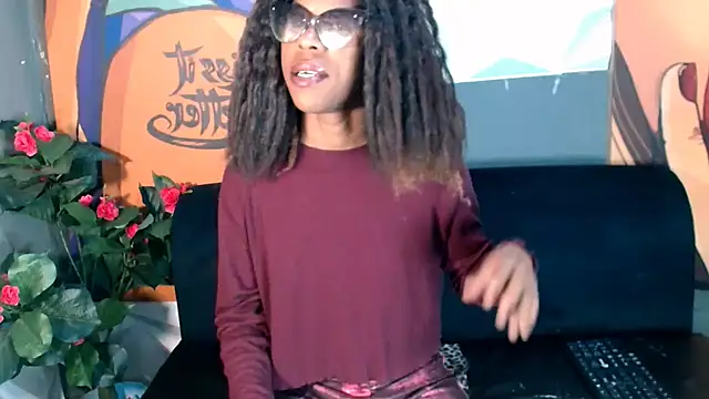 Snapshot of Ebonystormxxx chatting on November 15, 8:11 am Ebonystormxxx online show from November 15, 8:11 am