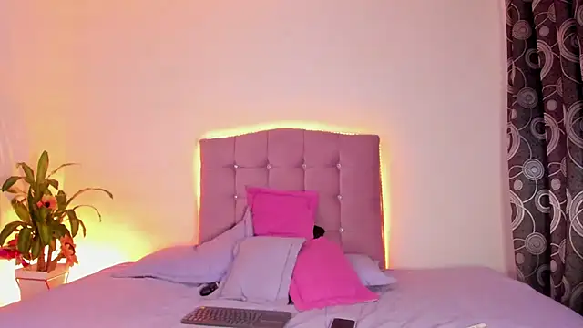 MarieLatex online show from March 8, 2:01 am