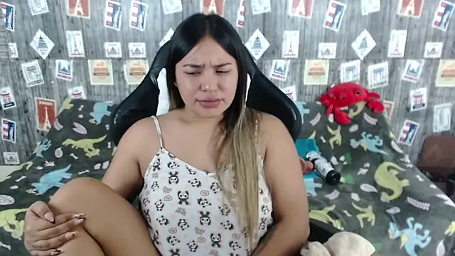 Snapshot of SaraCrow chatting on February 5, 8:21 am SaraCrow online show from February 5, 8:21 am