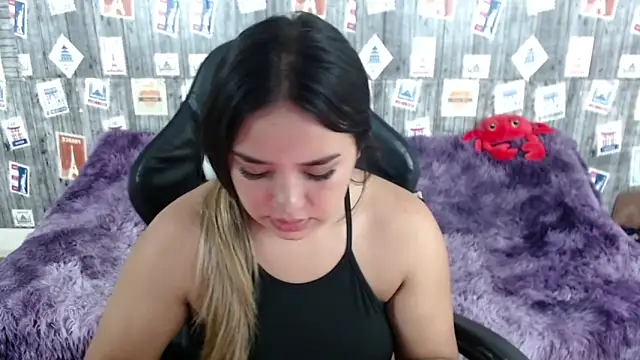 Snapshot of SaraCrow chatting on February 8, 6:43 am SaraCrow online show from February 8, 6:43 am